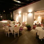 Logis Restaurant Le Fruitier فندق Villedieu-les-Poëles