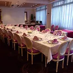 Logis Restaurant Le Fruitier فندق Villedieu-les-Poëles