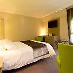 Logis Restaurant Le Fruitier فندق Villedieu-les-Poëles