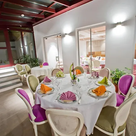 Logis Restaurant Le Fruitier 3*