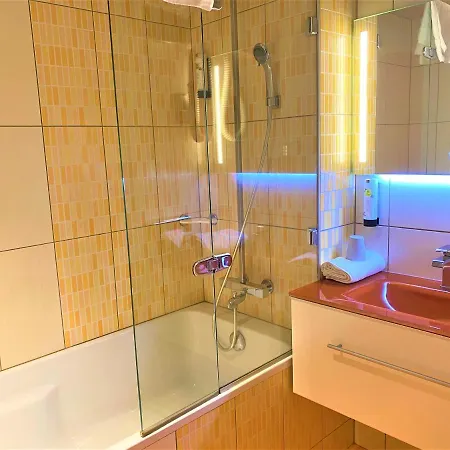 Logis Restaurant Le Fruitier ホテル