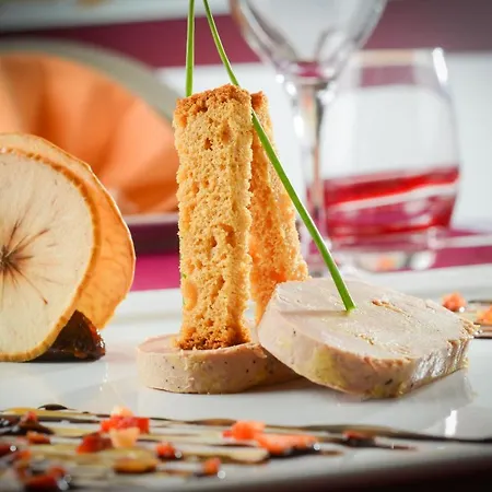 Hotel Logis Restaurant Le Fruitier 3*