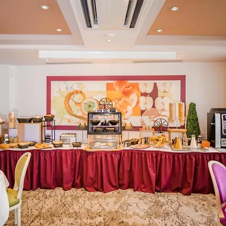 酒店 Logis Restaurant Le Fruitier 维勒迪莱丝波利斯