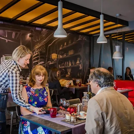 ホテル Logis Restaurant Le Fruitier