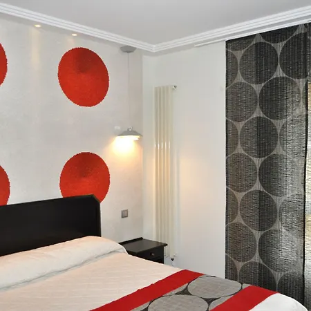 ホテル Logis Restaurant Le Fruitier ヴィルデュ・レ・ポエル