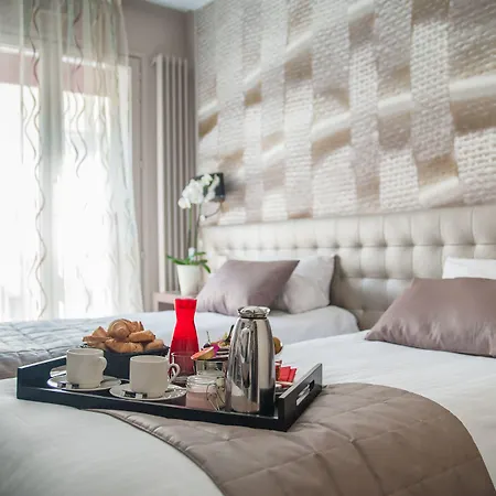 ホテル Logis Restaurant Le Fruitier ヴィルデュ・レ・ポエル