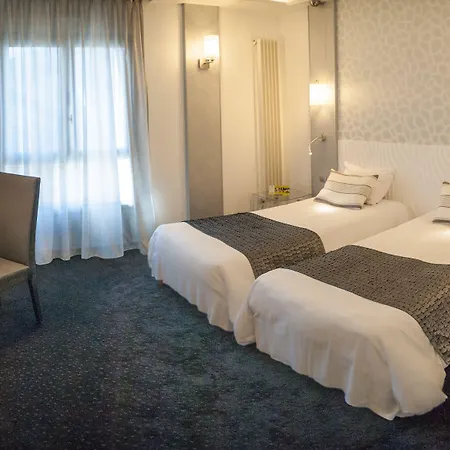 Logis Restaurant Le Fruitier ホテル ヴィルデュ・レ・ポエル