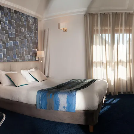 Logis Restaurant Le Fruitier ホテル ヴィルデュ・レ・ポエル