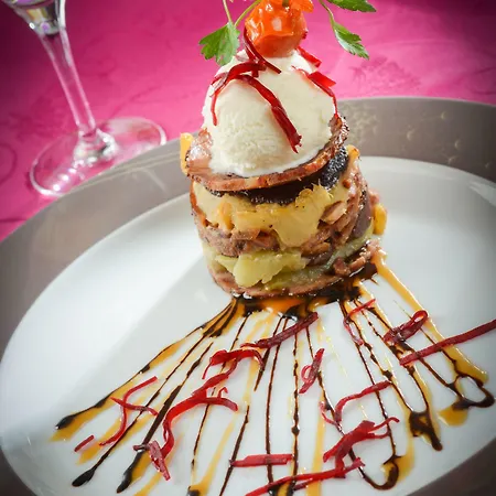 Logis Restaurant Le Fruitier 3* ヴィルデュ・レ・ポエル