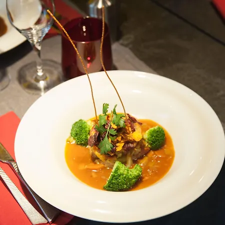 Logis Restaurant Le Fruitier 3* 维勒迪莱丝波利斯