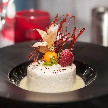 ホテル Logis Restaurant Le Fruitier ヴィルデュ・レ・ポエル