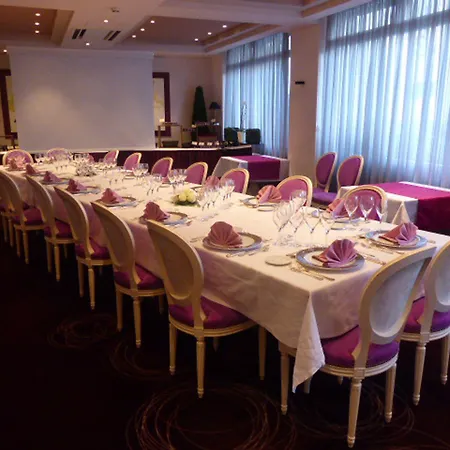 Logis Restaurant Le Fruitier 酒店 维勒迪莱丝波利斯