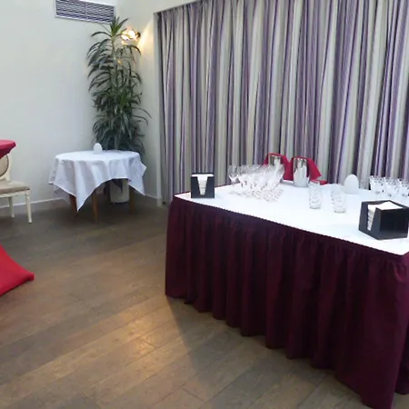 Logis Restaurant Le Fruitier 维勒迪莱丝波利斯