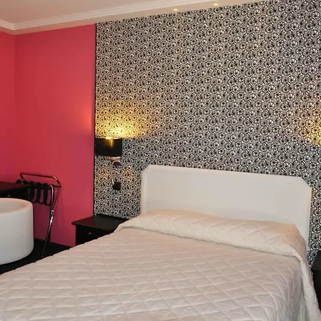 ホテル Logis Restaurant Le Fruitier 3*