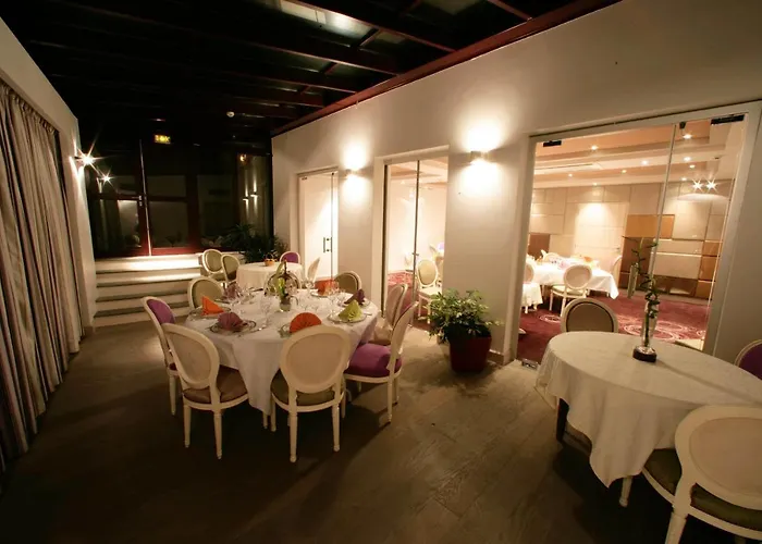 Logis Restaurant Le Fruitier Hotel Villedieu-les-Poeles-Rouffigny