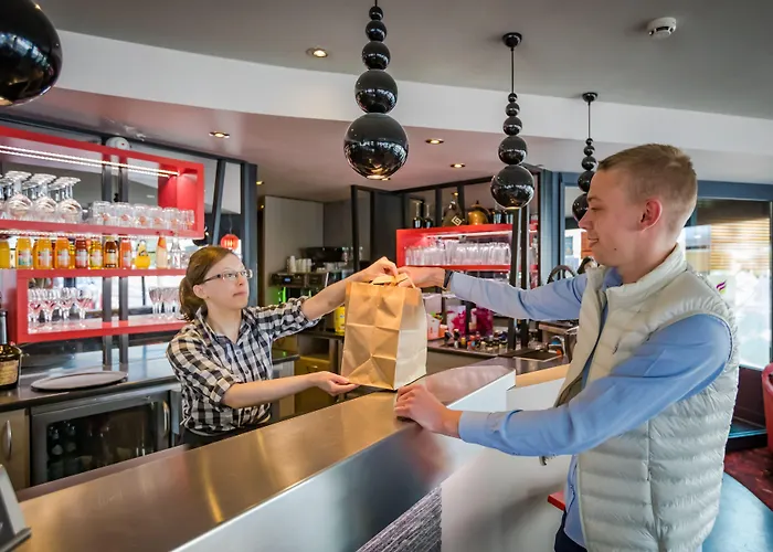 Logis Restaurant Le Fruitier 3* Villedieu-les-Poeles-Rouffigny