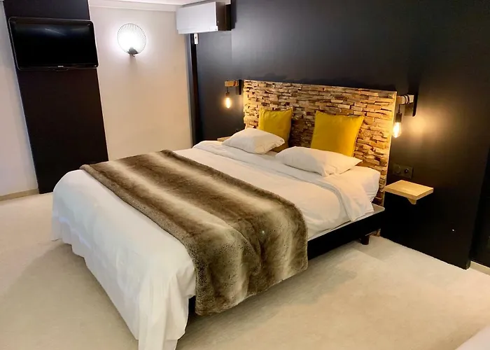 Hotel Logis Restaurant Le Fruitier